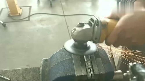 手工制勝 小伙自制車(chē)床切削工具提升工作效率